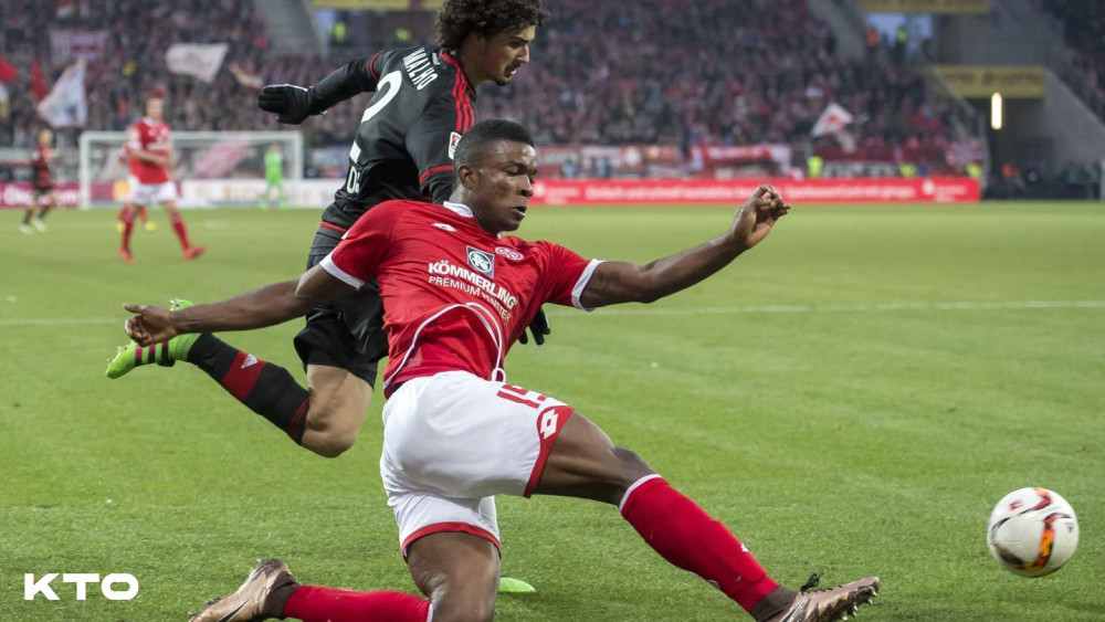 半岛体育官方-美因茨坚守主场,成功拿下三分