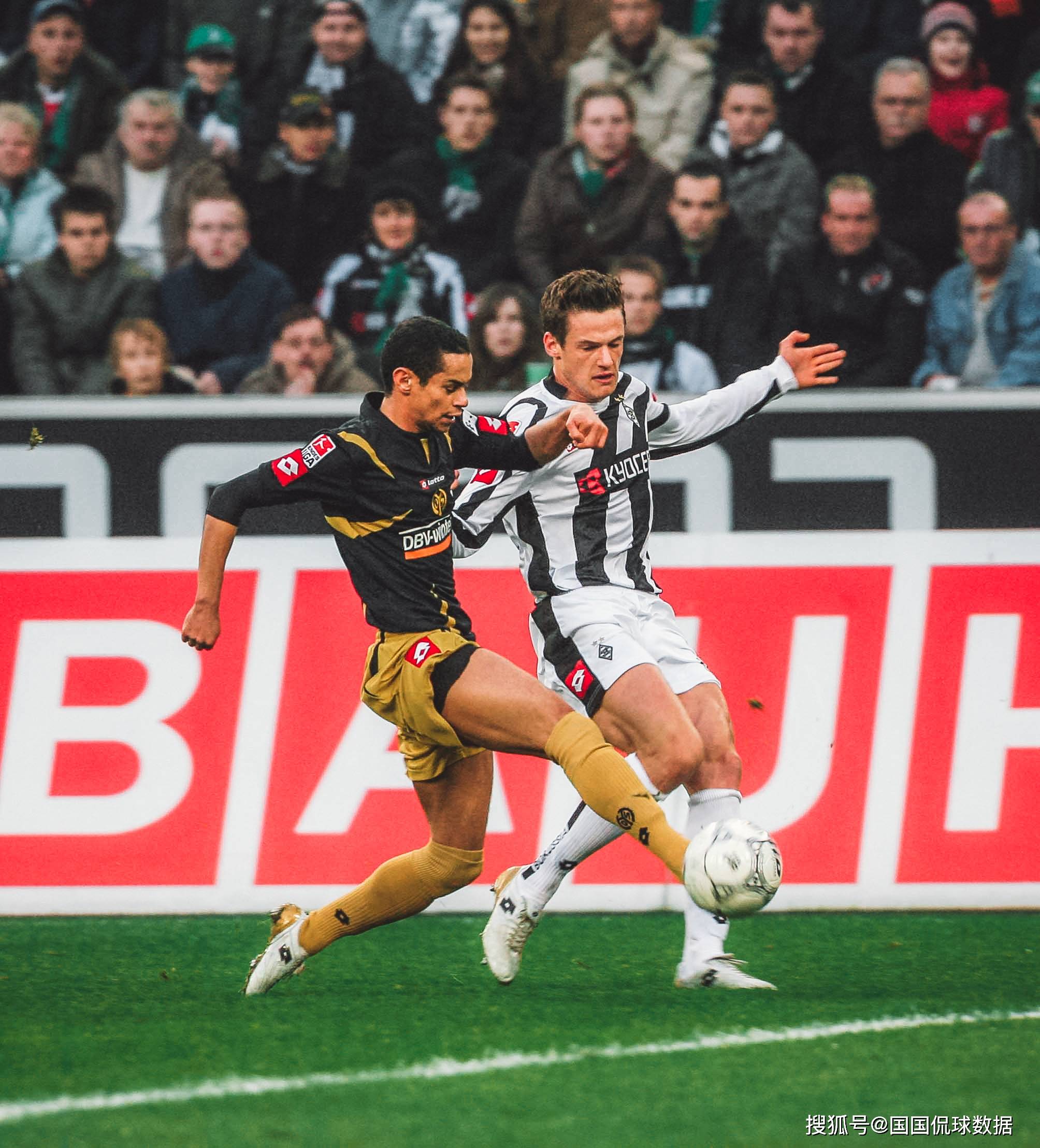 包含美因茨主场连胜慕尼黑1860，球迷欢呼胜利的词条