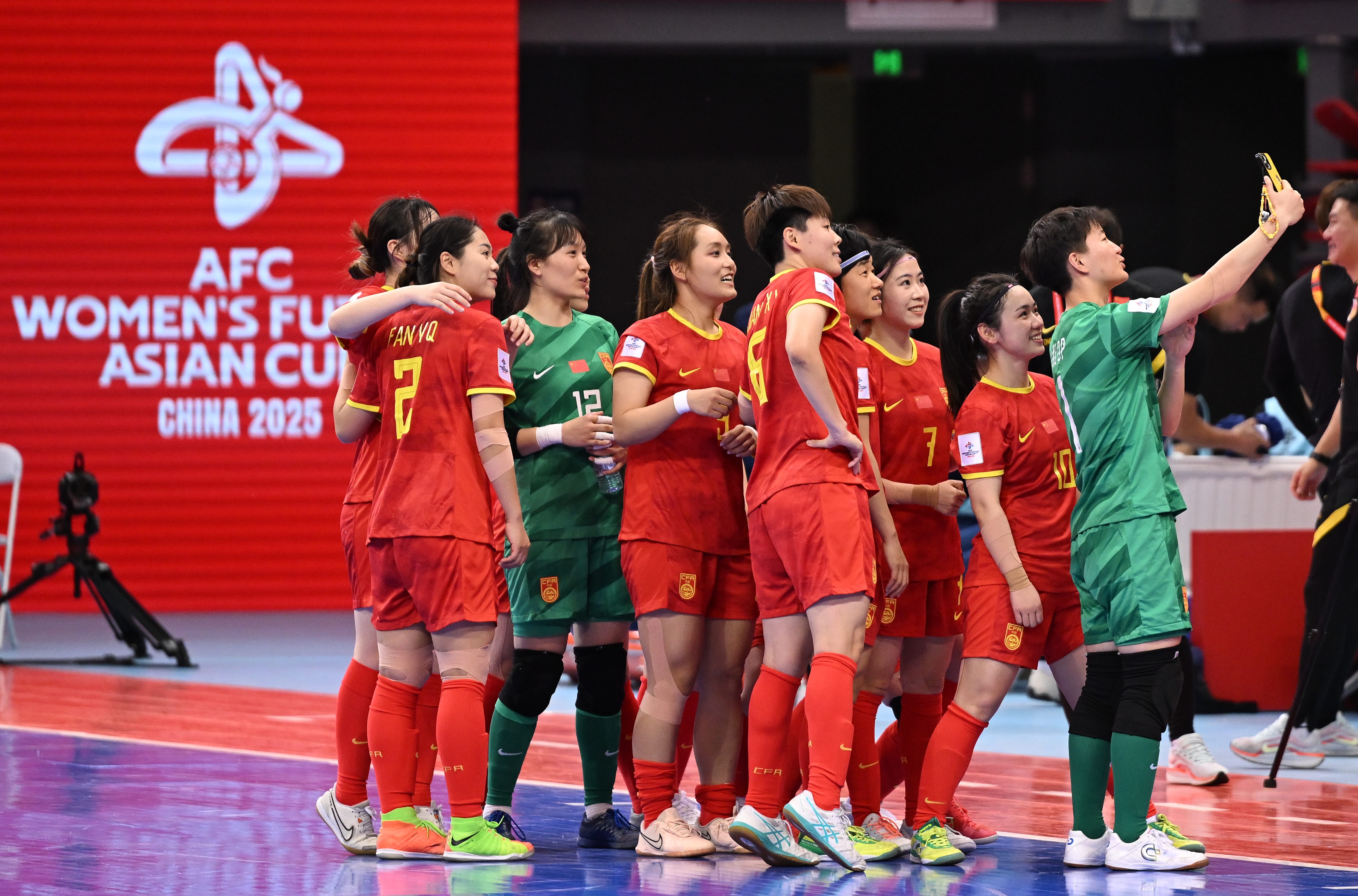 半岛体育亚洲官网-中国女足队员在亚洲比赛中展现实力
