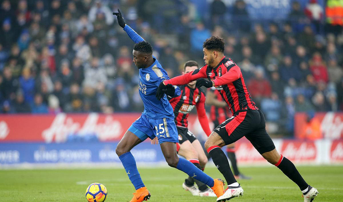 包含狼队主场逼平埃弗顿，难分伯仲令人惋惜的词条