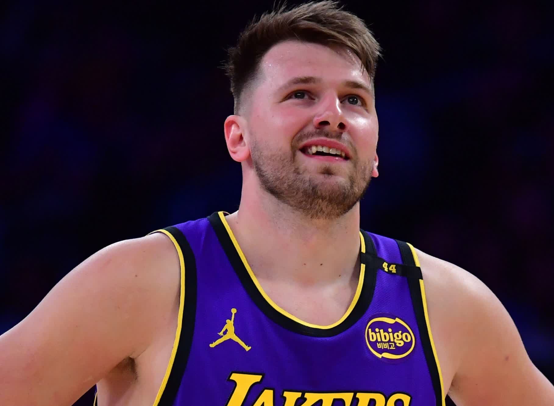 半岛体育链接-独行侠后卫东契奇成为比赛中的关注焦点