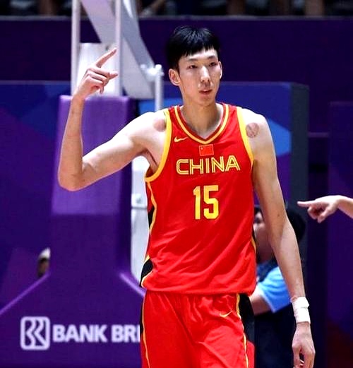 半岛体育登录-包含周琦一人遭遇五人夹防出色表现引众人惊叹的词条