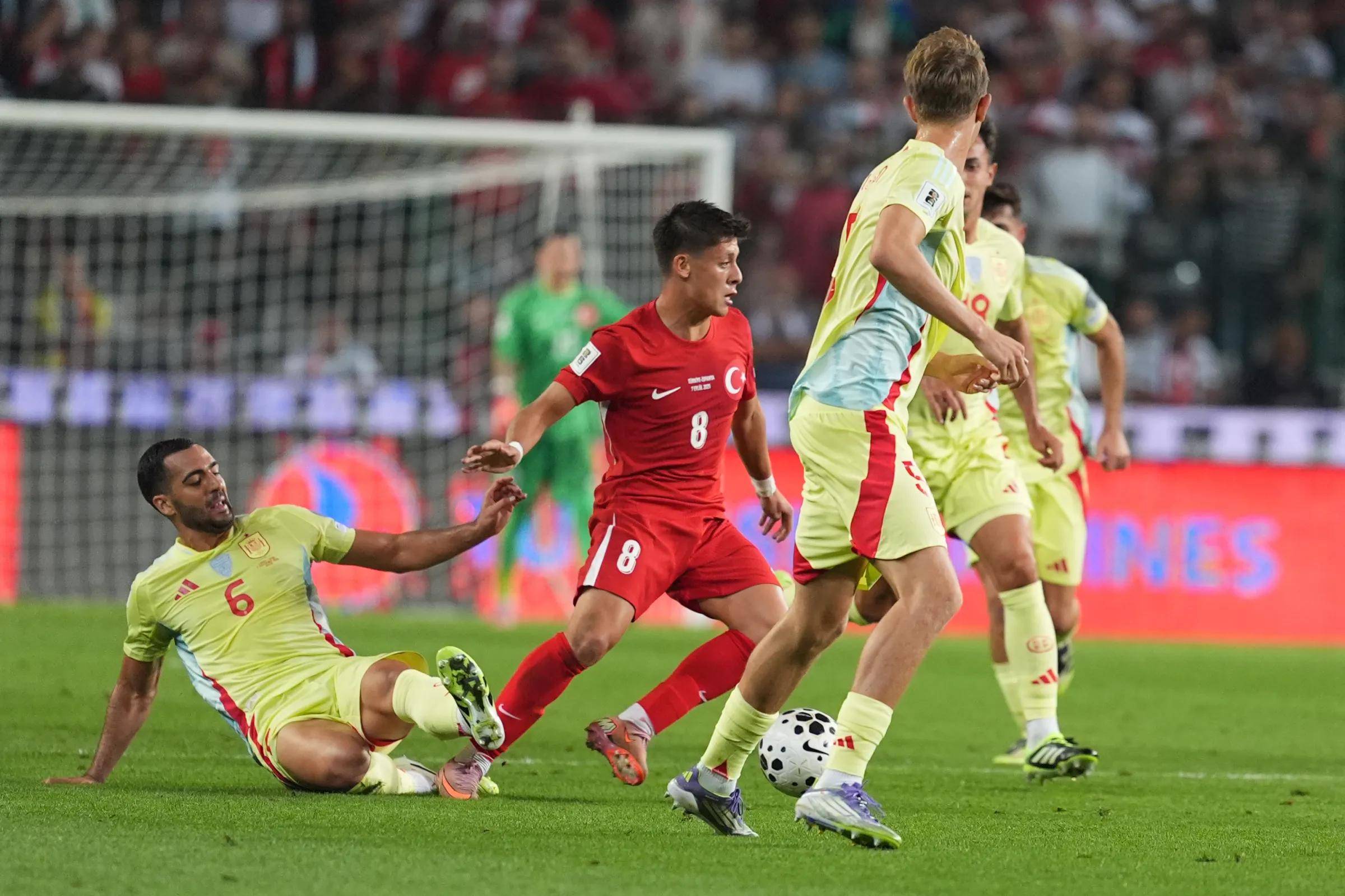 半岛体育官网app-包含西班牙国家队主力球员转投皇马,俱乐部声势大增的词条