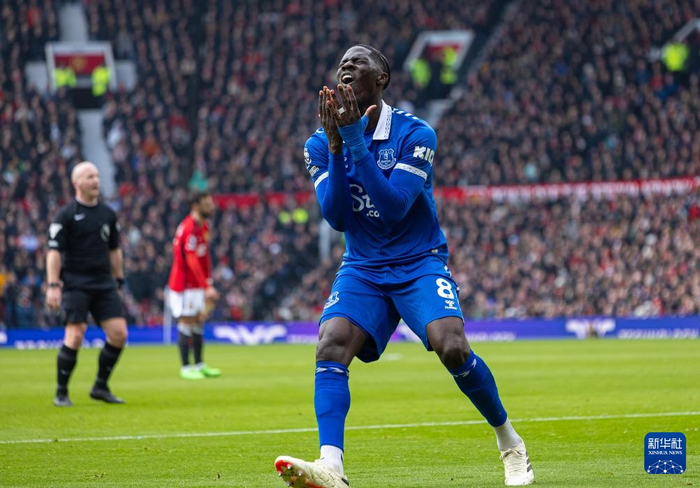 埃弗顿主场战平曼联,士气高涨 埃弗顿主场战平曼联,士气高涨