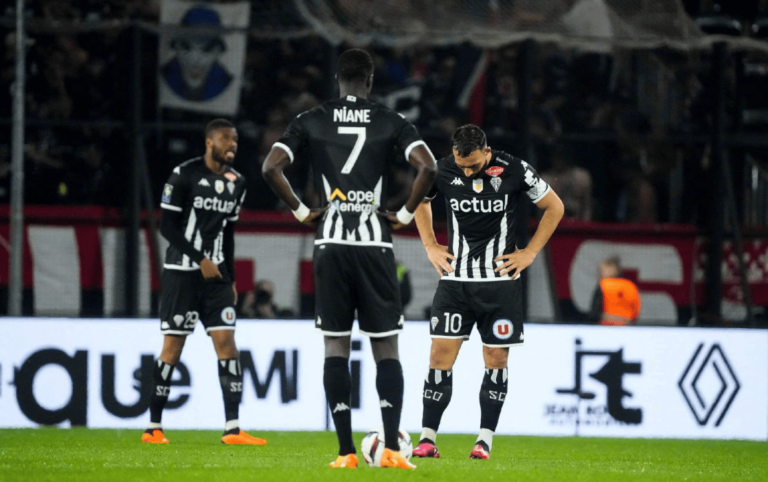 里昂在欧洲顶级比赛中获得胜利，球迷喜悦！