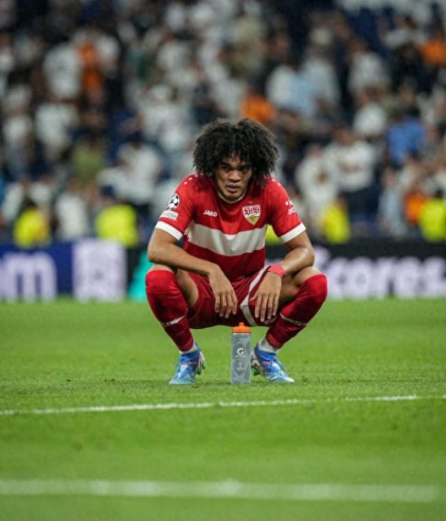 包含斯图加特客场战胜法兰克福,取得宝贵三分的词条 包含斯图加特客场战胜法兰克福,取得宝贵三分的词条