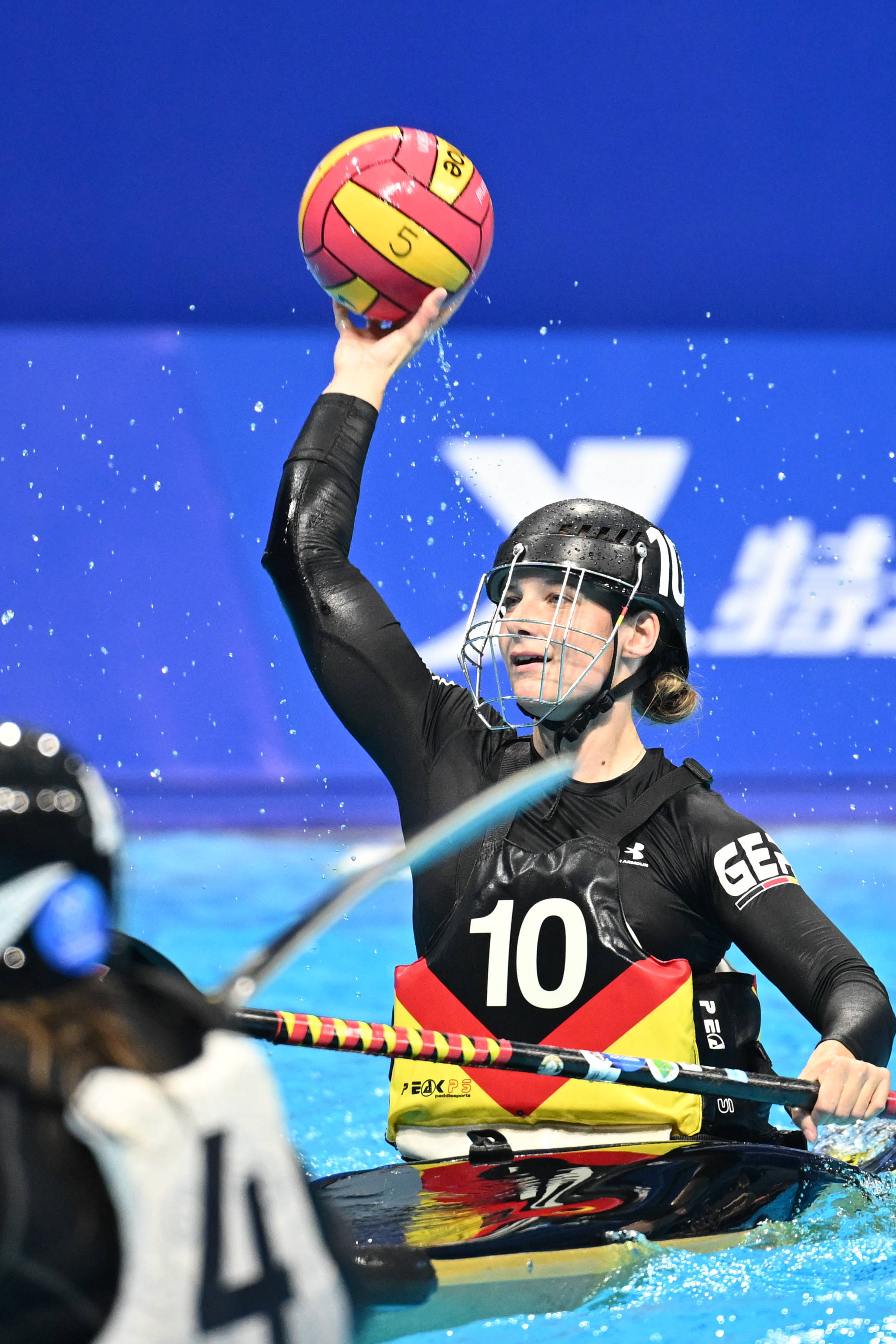 皮划艇比赛引爆热度,德国选手实力斩获的简单介绍