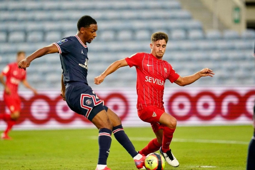 半岛体育新闻-塞维利亚逆转胜利,拉近榜首差距的简单介绍