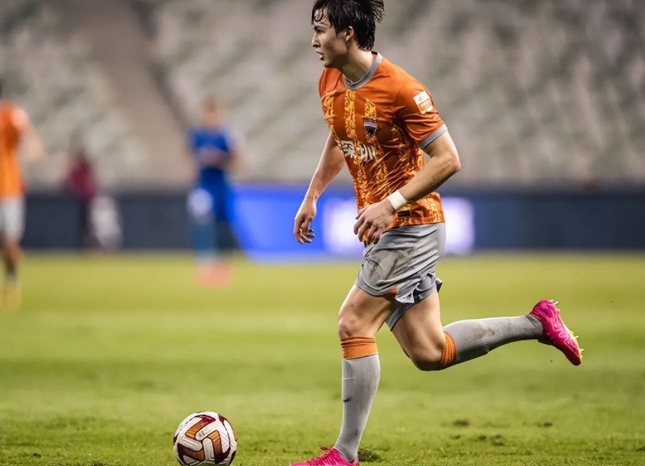 半岛体育官方-鲁能遭遇客场失利，保级形势不容乐观的简单介绍