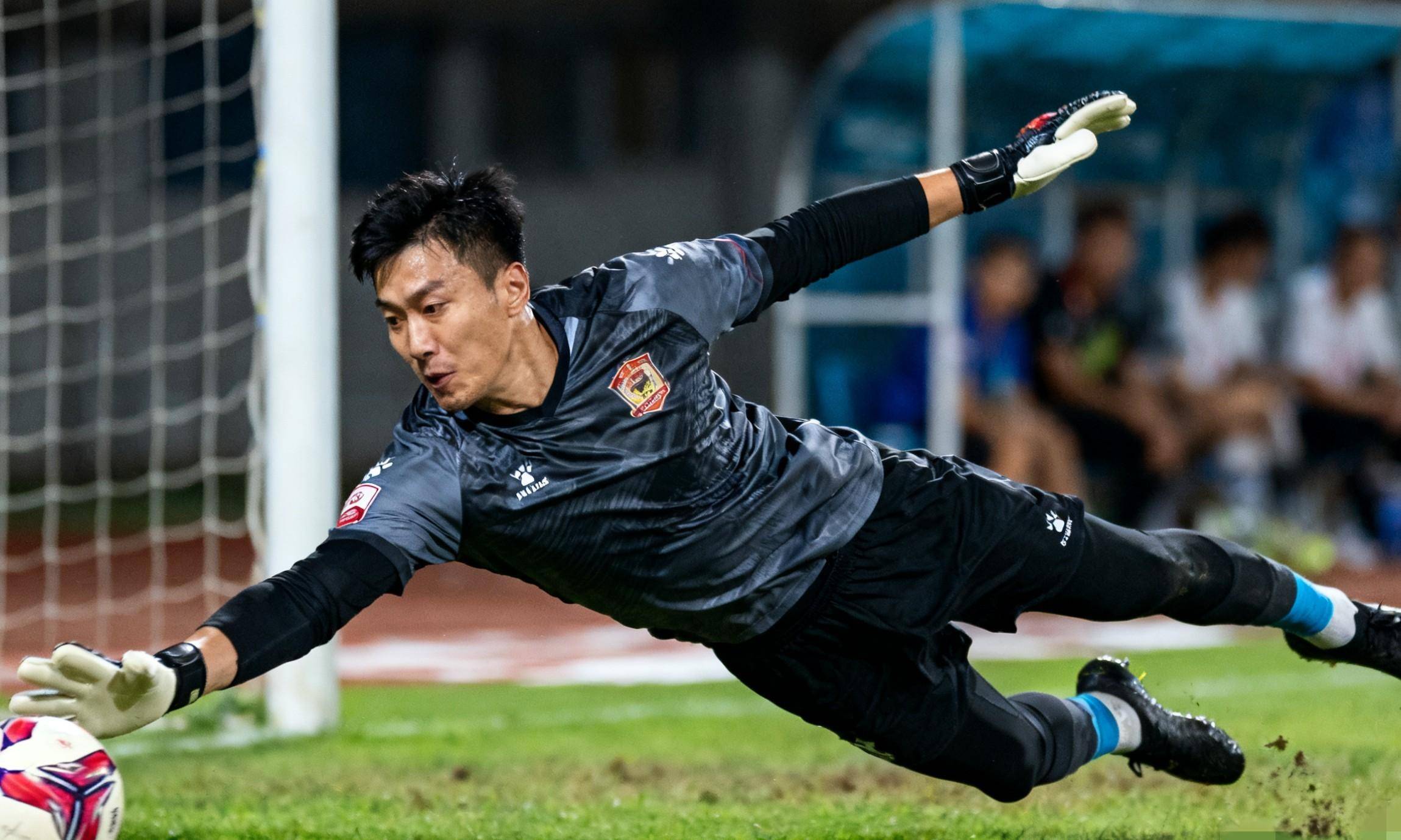 足球队伍实力碰撞,胜负难料的简单介绍 足球队伍实力碰撞,胜负难料的简单介绍