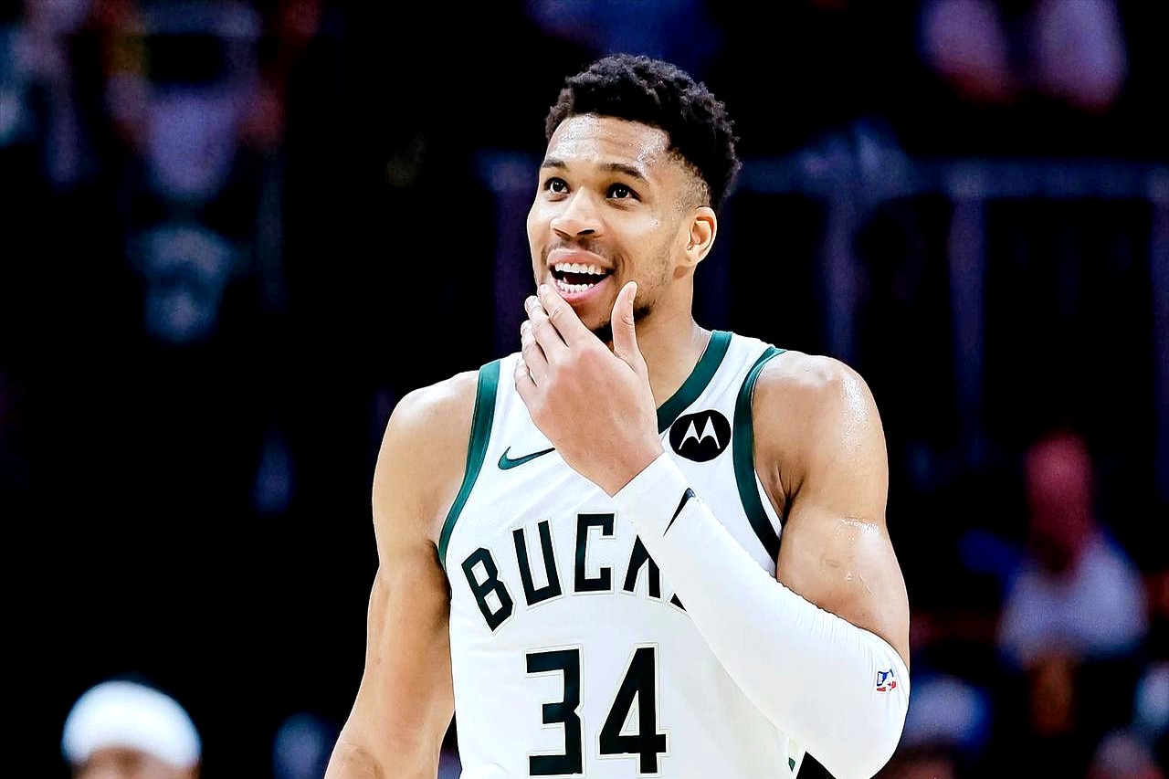 半岛体育链接-雄鹿球员表现亮眼，助球队夺取胜利的简单介绍