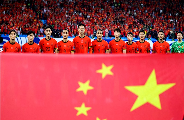 主教练公布出席下场比赛的首发阵容名单