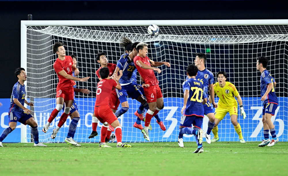 中国足球队在比赛中表现出色,晋级半决赛 中国足球队在比赛中表现出色,晋级半决赛